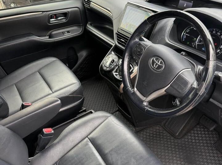 2016 TOYOTA Esquire