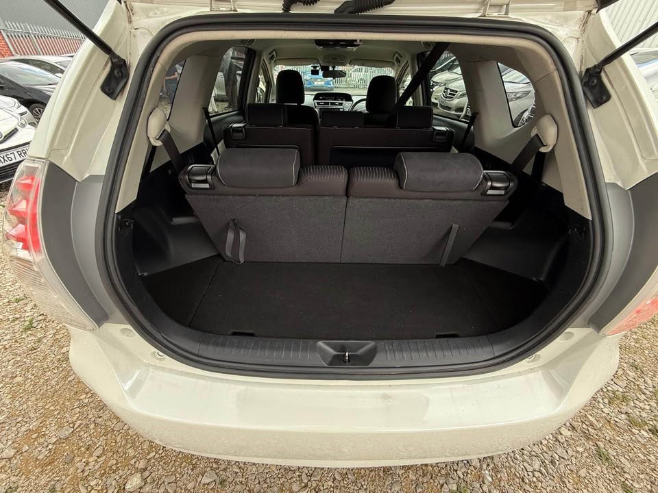 Toyota Hybrid PRIUS PLUS