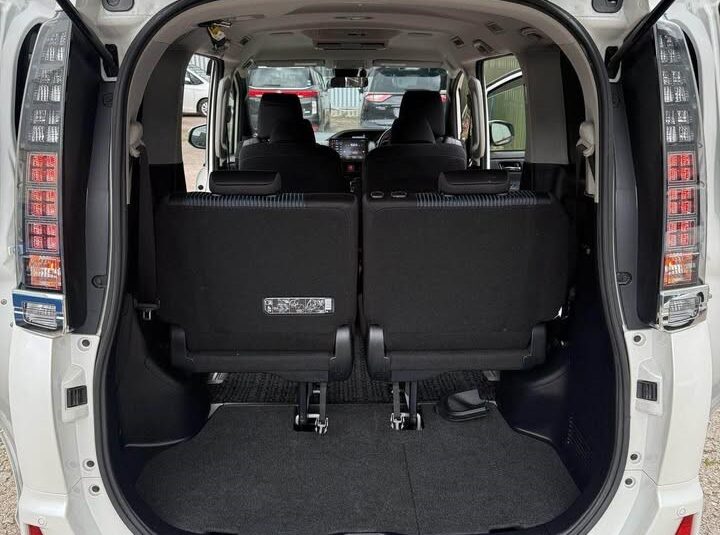 2017 Toyota VOXY