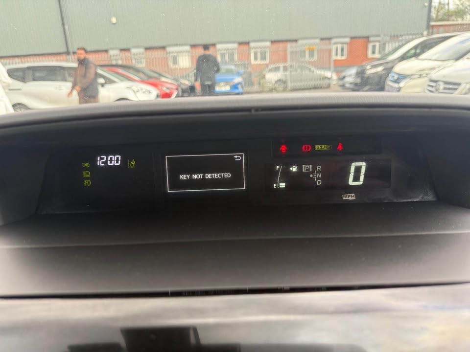 Toyota Hybrid PRIUS PLUS