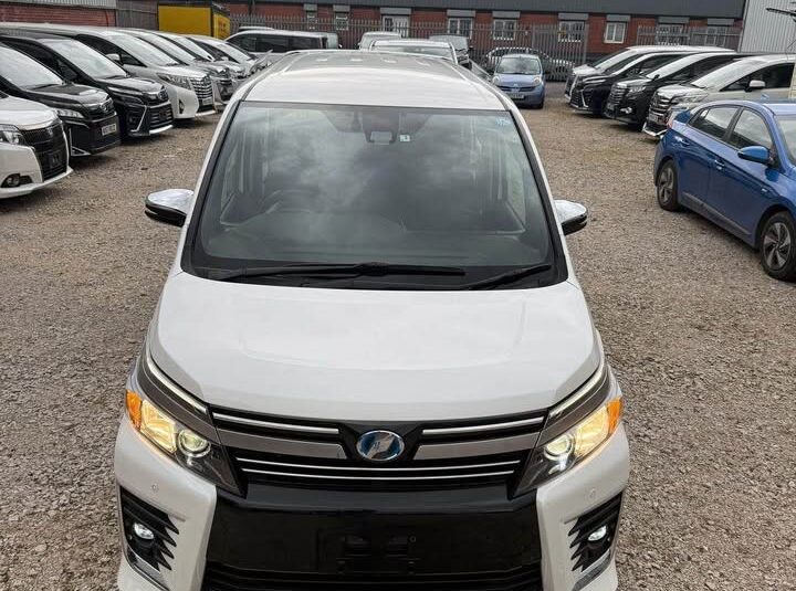 2017 Toyota VOXY