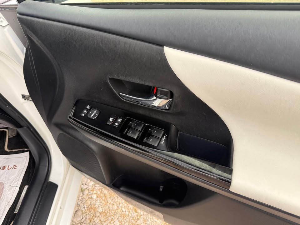 Toyota Hybrid PRIUS PLUS