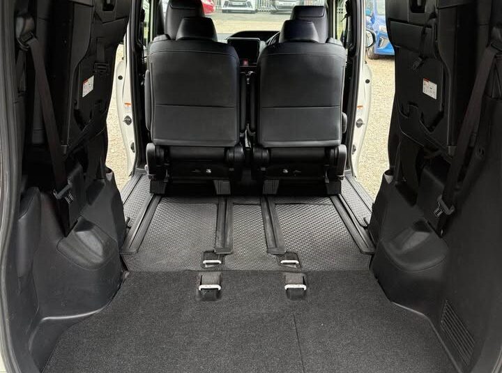 2016 TOYOTA Esquire