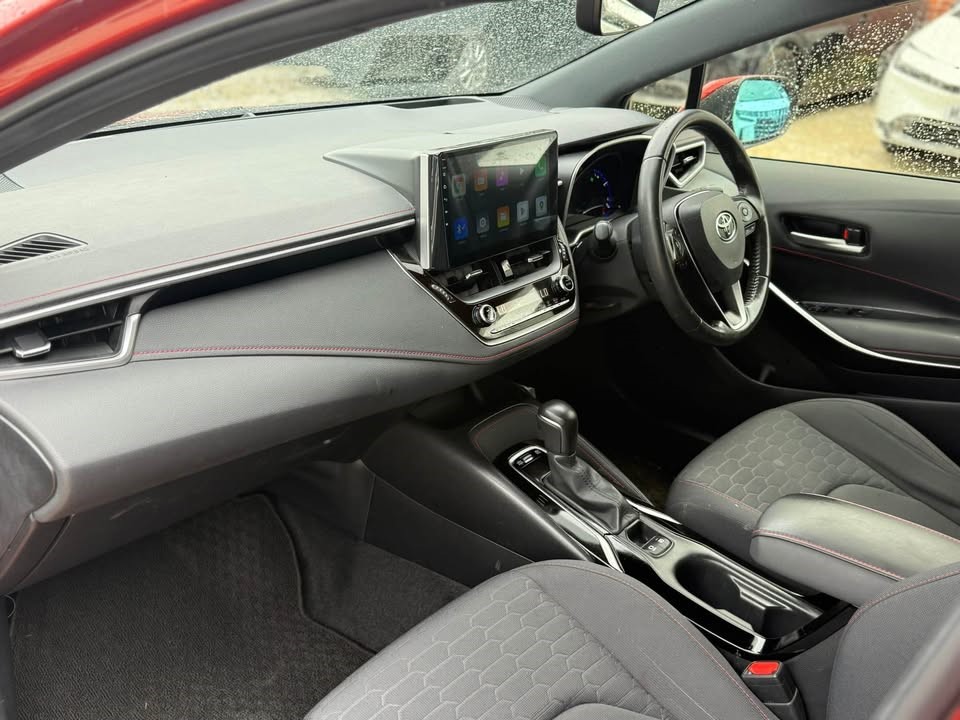 Hybrid TOYOTA COROLLA SPORTS GR