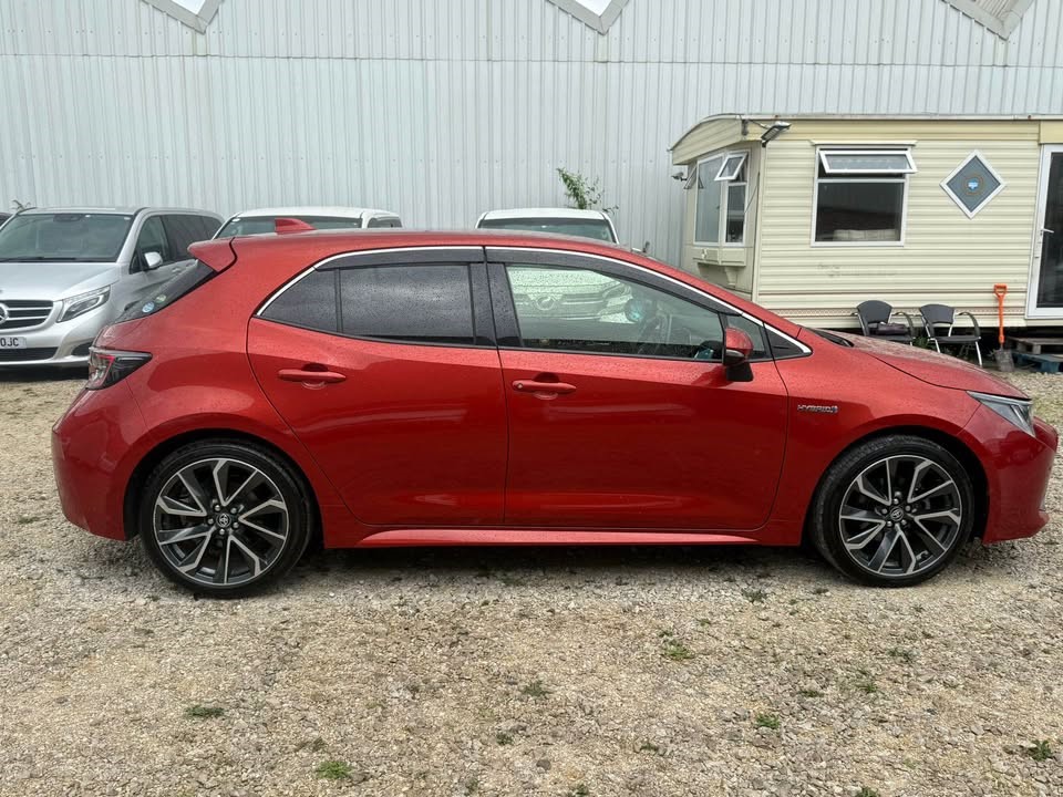 Hybrid TOYOTA COROLLA SPORTS GR