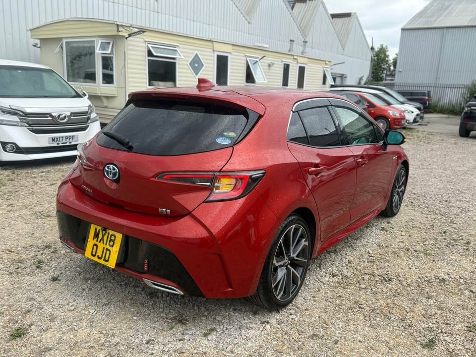 Hybrid TOYOTA COROLLA SPORTS GR