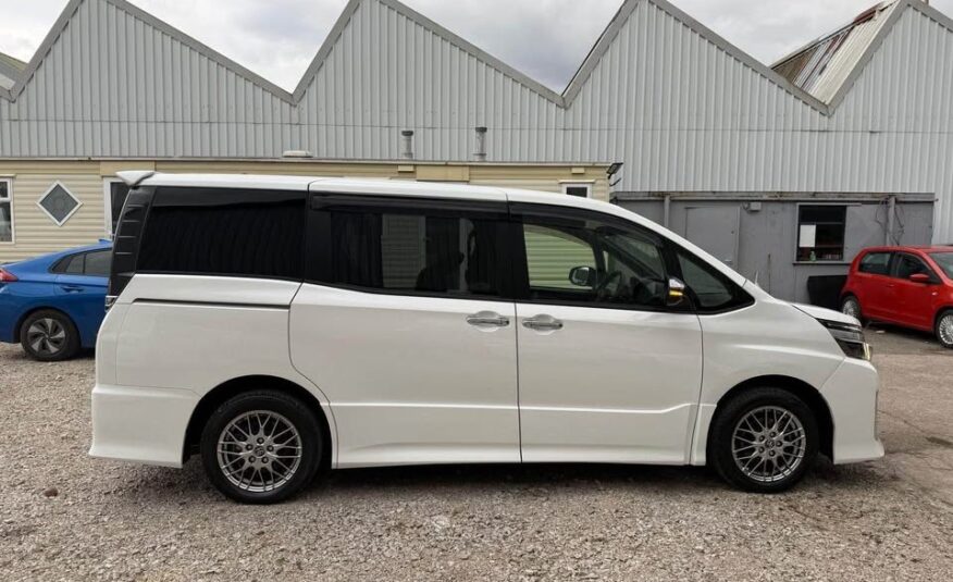 2017 Toyota VOXY